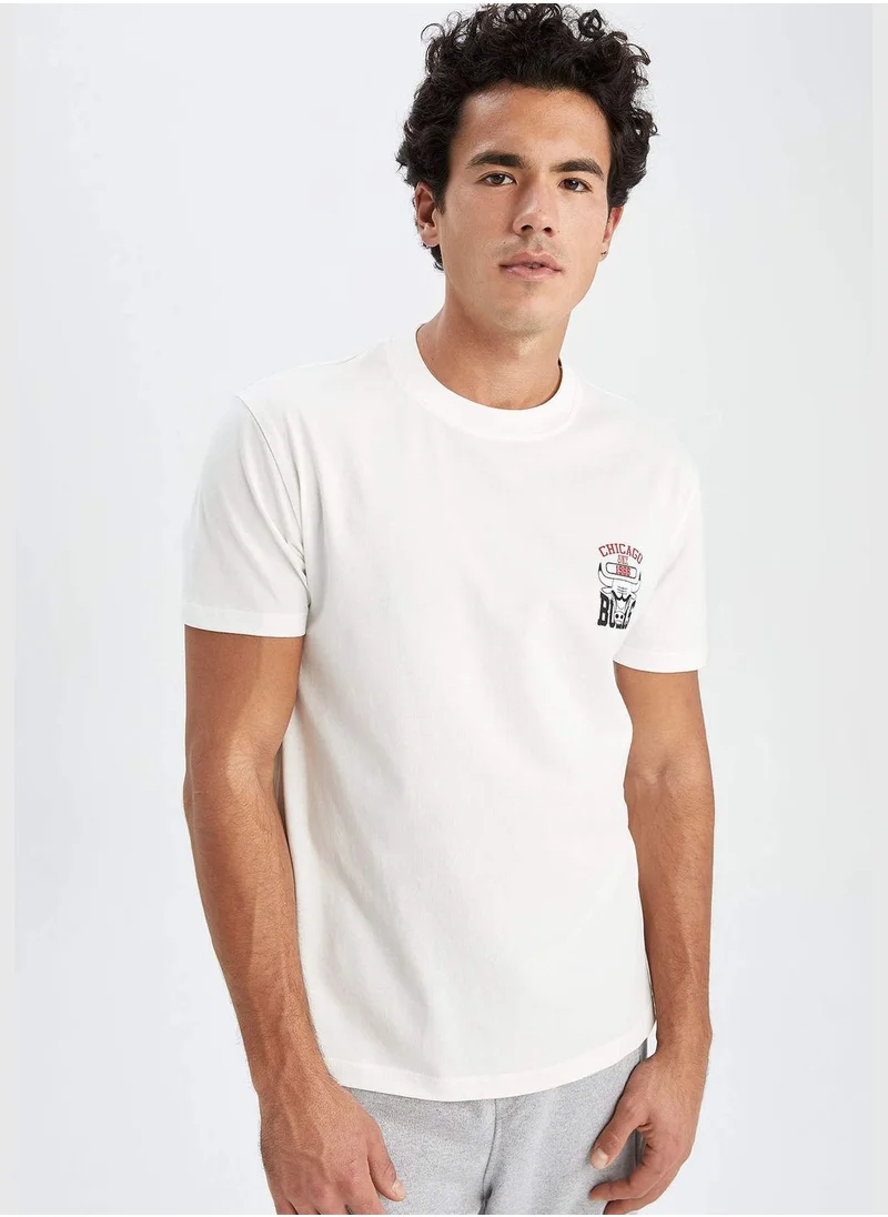 ديفاكتو Man NBA Chicago Bulls Licenced Crew Neck Short Sleeve Knitted T-Shirt