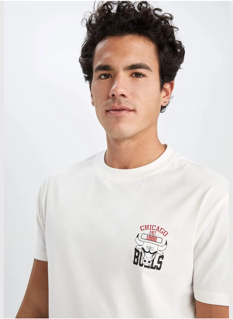 ديفاكتو Man NBA Chicago Bulls Licenced Crew Neck Short Sleeve Knitted T-Shirt