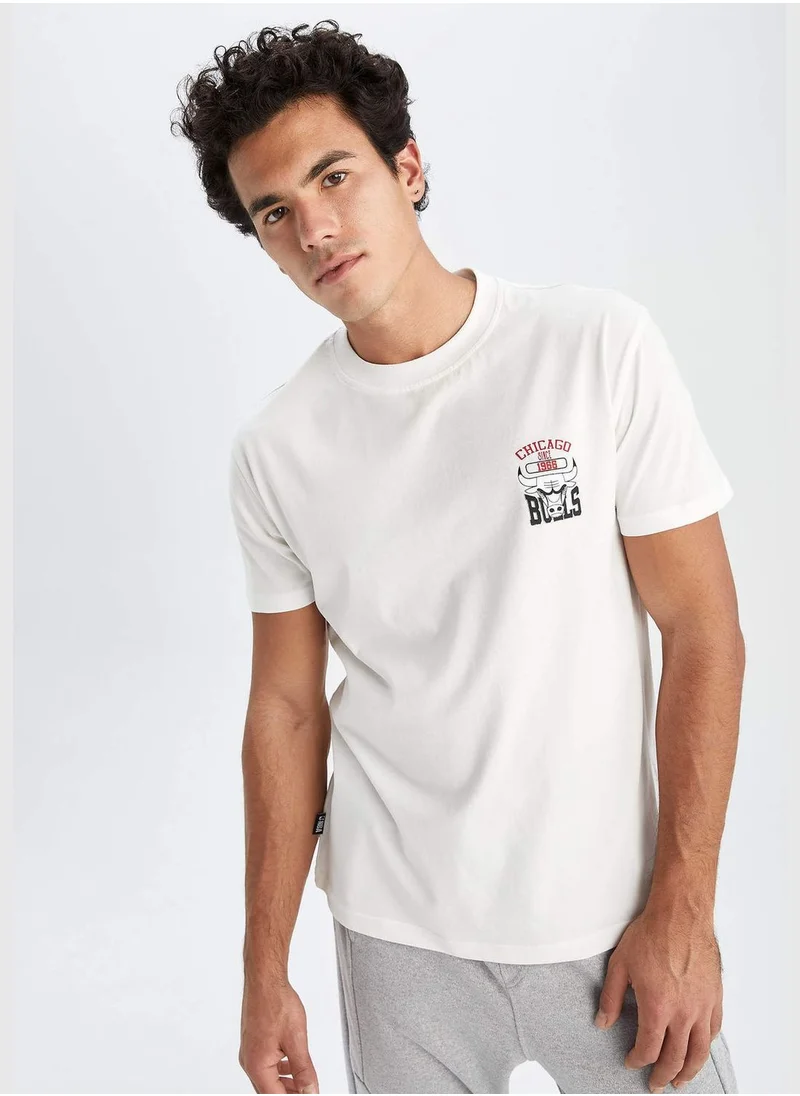 ديفاكتو Man NBA Chicago Bulls Licenced Crew Neck Short Sleeve Knitted T-Shirt