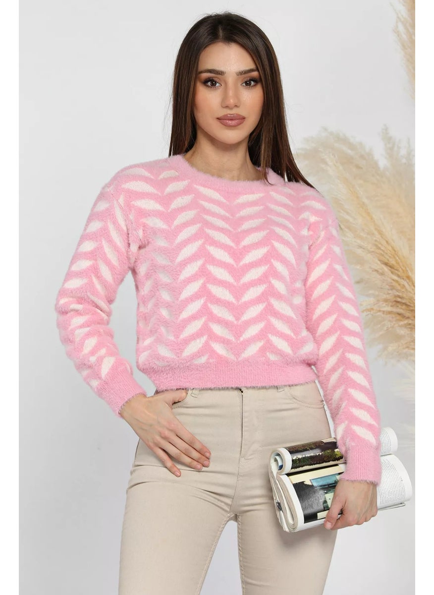 Gülseli Gulseli Crew Neck Patterned Soft Yarn Croptop Women's Knitwear Sweater  - Image 1