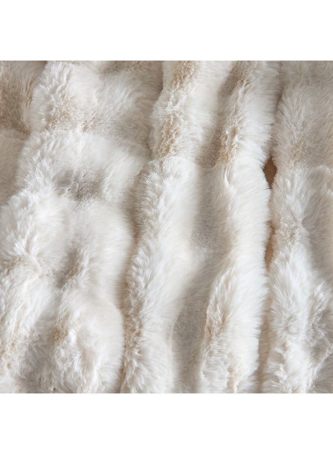 Home Box Ness 2-Sided Brushed Bubble Faux Fur Throw 130 x 170 cm - Image 4