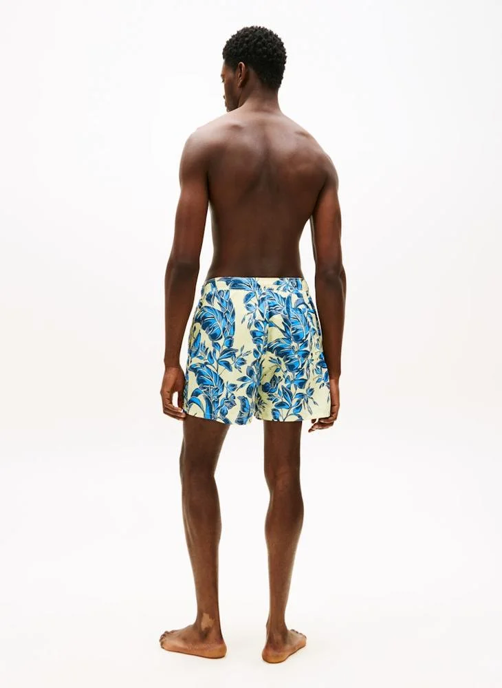 تومي هيلفيغر شورت سباحة متوسط الطول بطبعة