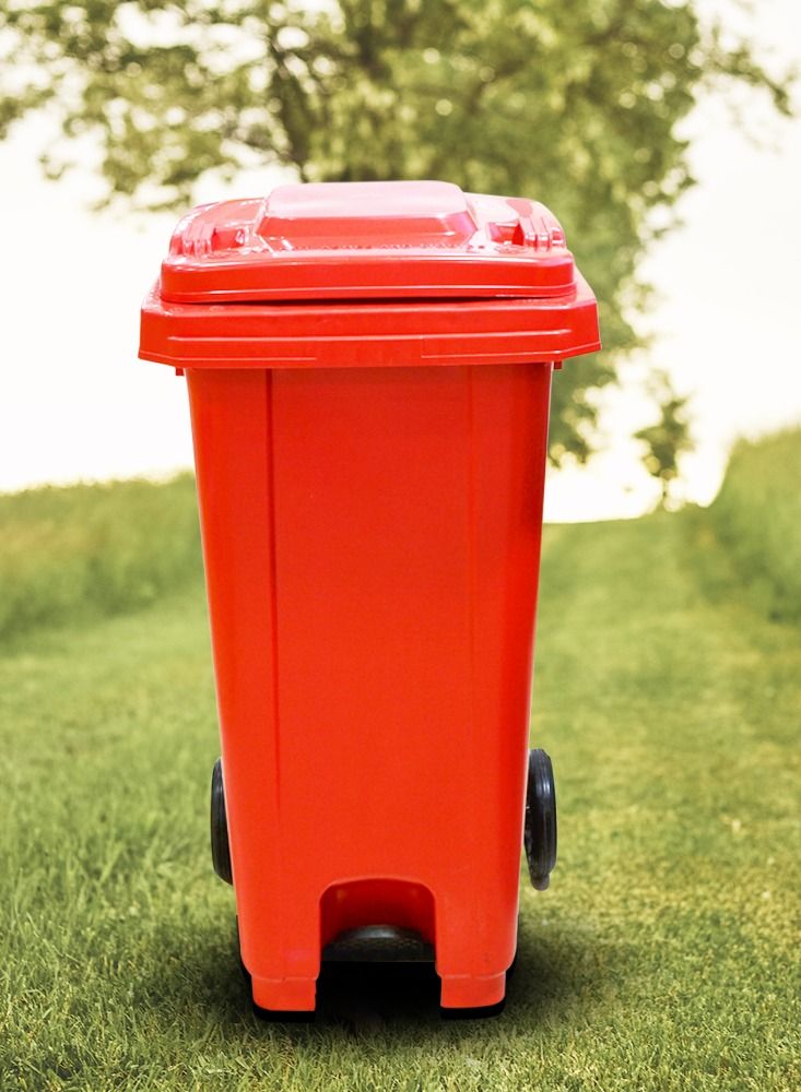 cleaning superstore Plastic Center Step Garbage Industrial Waste  Bin Trash Bin Dust Bin with Lid and Wheel - 120L Red - Image 3