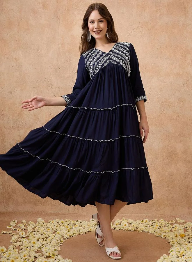 جلو باص فستان عرقي بقصة علياء بطبقات وصدر مطرز بالزهور