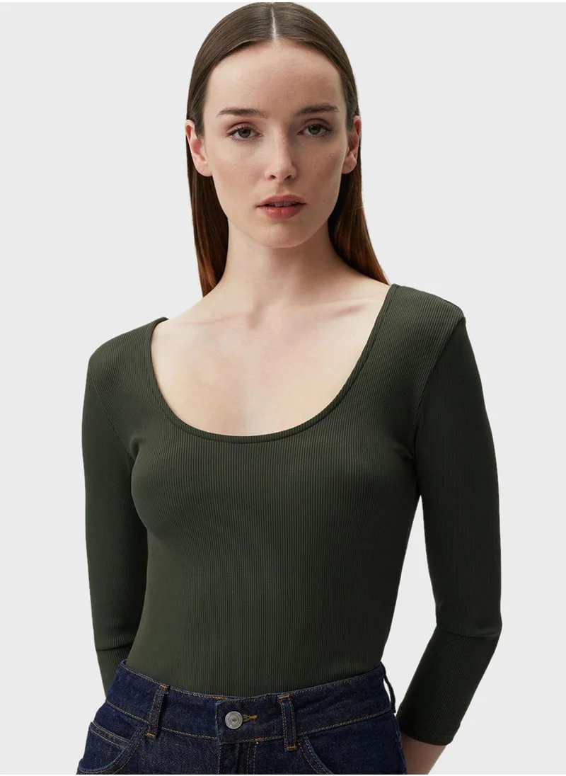 جيمي كي Scoop Neck T-Shirt