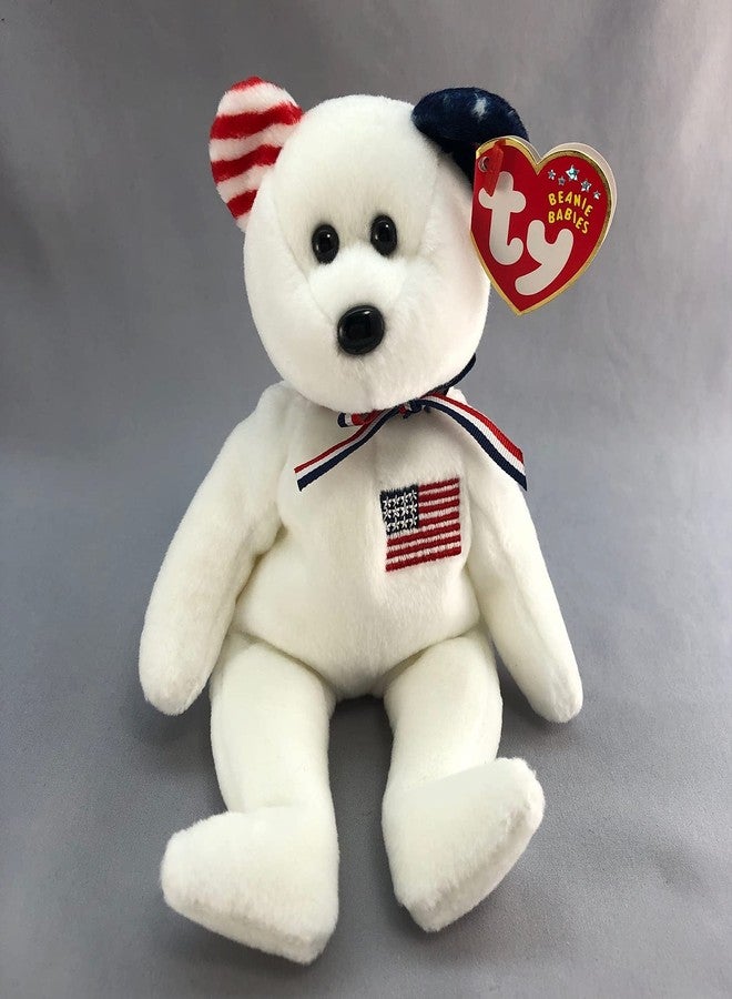 تي واي دمية دب أمريكا من مجموعة TY Beanie Babies - طولها 8.5 بوصة - لونها أبيض مع خط أحمر وأبيض على الأذن اليمنى ونجوم زرقاء وبيضاء على الأذن اليسرى - علم أمريكي على الصدر - Image 3