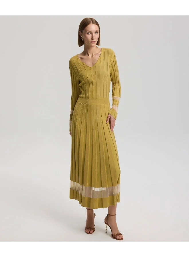 ابيكول فستان محبوك بتفاصيل شفافة