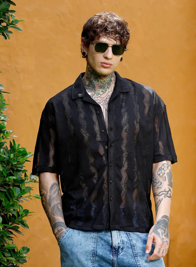 كامبوس سوترا Campus Sutra Men Swirl Flat-Knit Resort Oversized Shirt | Cuban Collar Short Regular Sleeves | Button Closure Straight Hem | Solid Jacquard | Knitted Fabric For Casual & Vacation Wear | Onyx Black