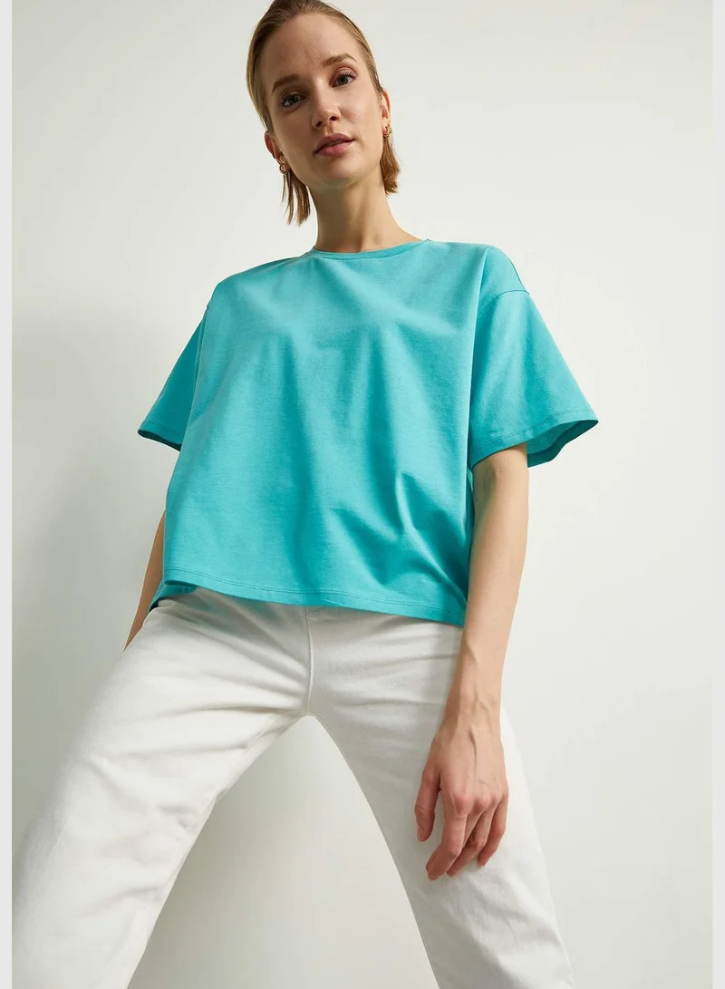 ديفاكتو Woman Regular Fit Crew Neck Knitted Short Sleeve T-Shirt