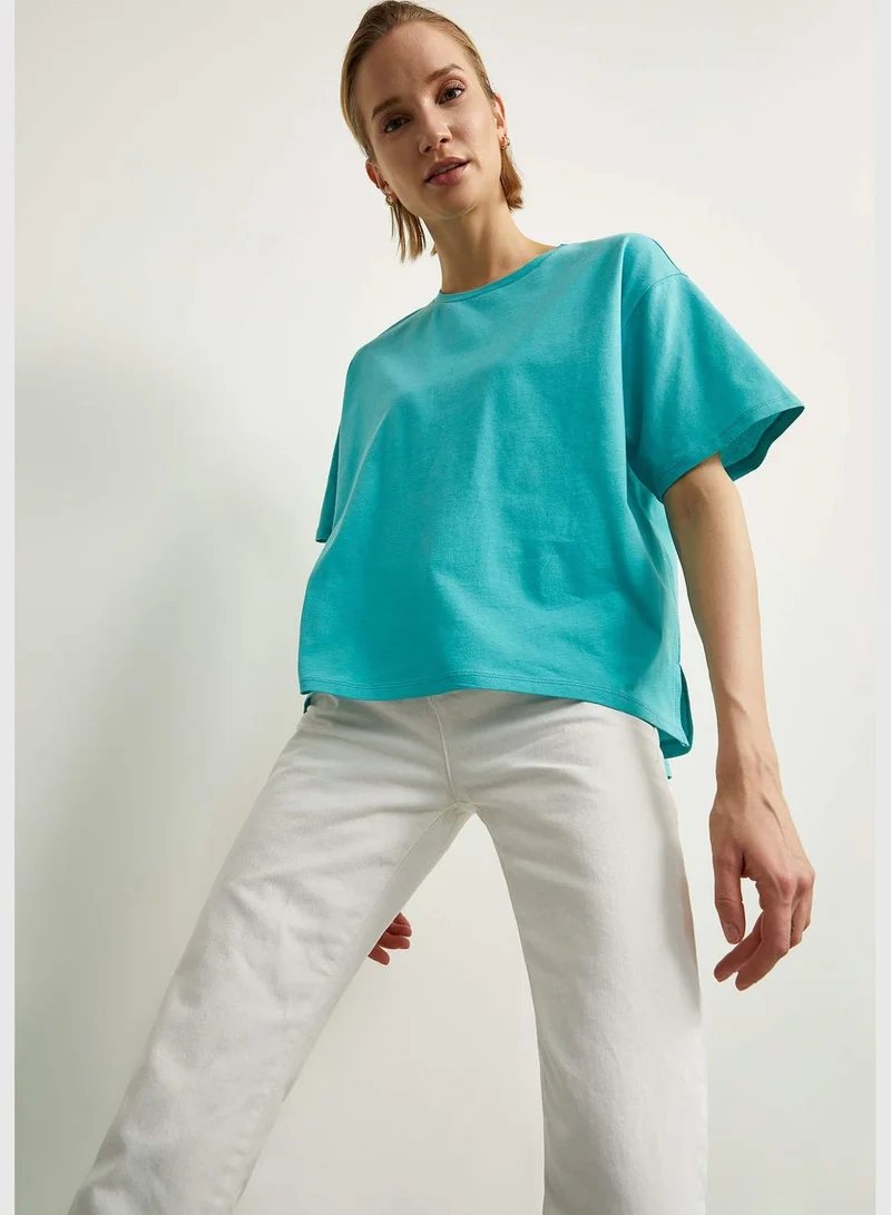 ديفاكتو Woman Regular Fit Crew Neck Knitted Short Sleeve T-Shirt