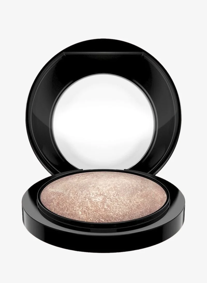 ماك كوزمتيكس هاي لايتر مينيراليز سكين فينيش - سوفت اند جنتل