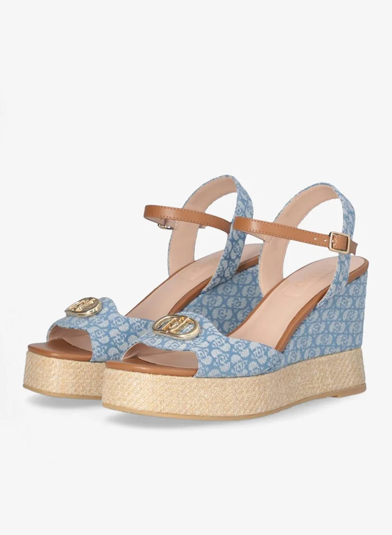 ليو جو صندل دنيم بكعب ويدج مزين بشعار الماركة