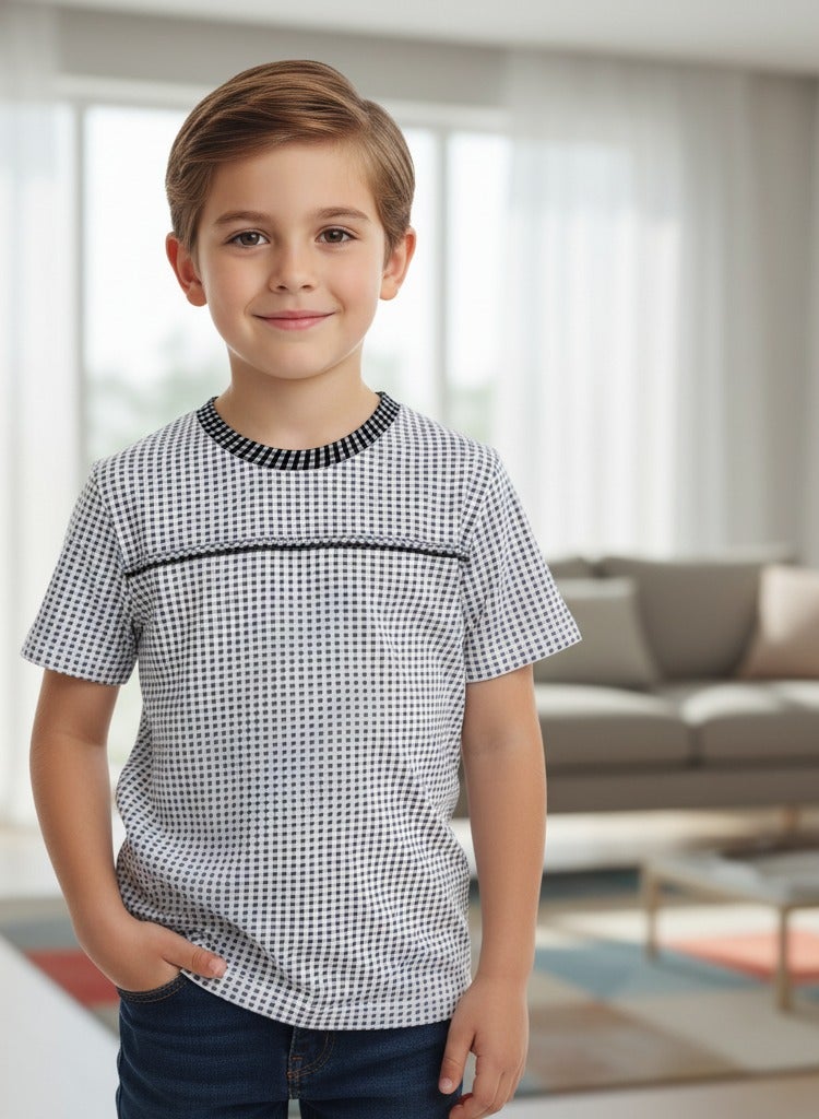 stylish, modern T-shirt that combines elegance and comfort - Image 1