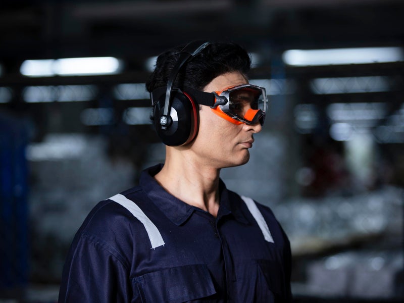 VENUS - E-507 - Safety Goggles - IS 8521-1 & ANSI Z87.1 Approved, Clear Hard Coated Anti-Fog Lens, Protection Against Liquid/Chemical Splash & Dust Particles - Pack of 1 - Image 3
