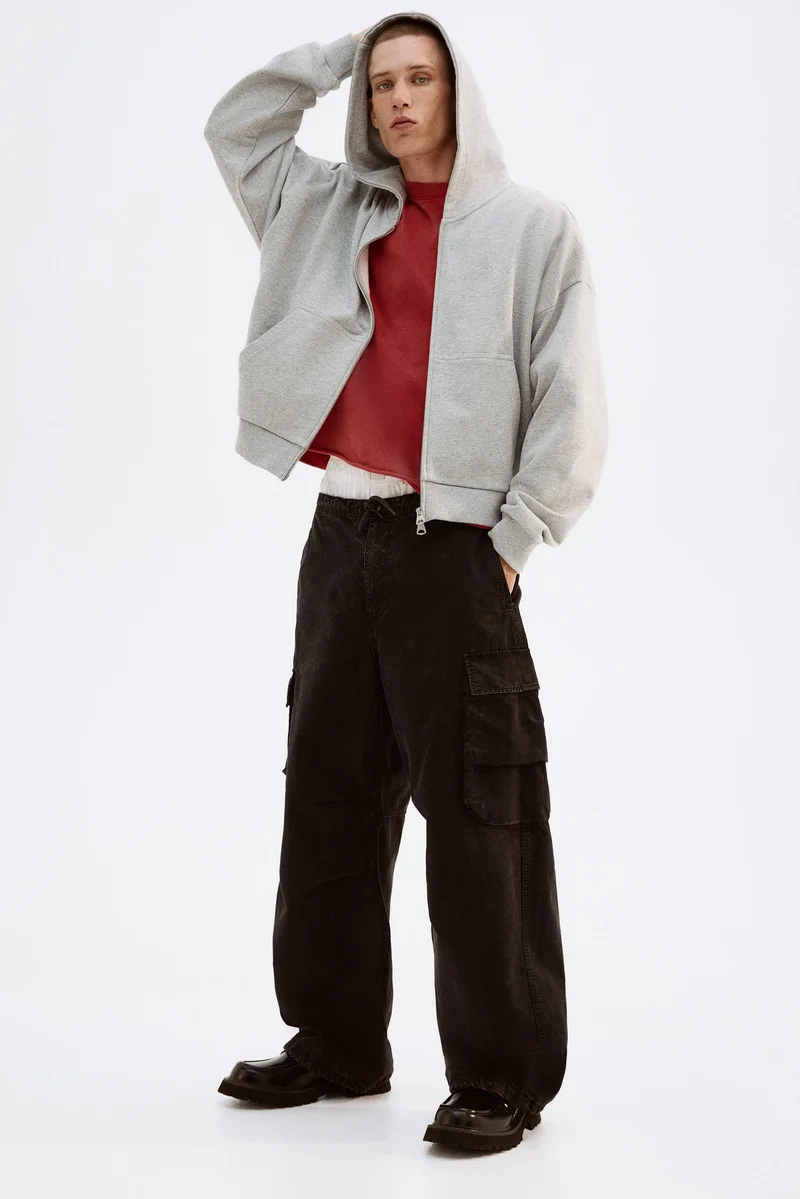 اتش اند ام هودي بقصّة فضفاضة وبسحاب كامل