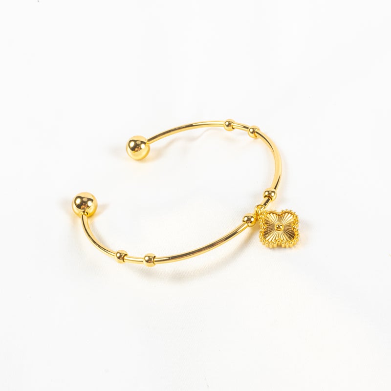 أسورة أستانليس ستيل ذهبي شكل زهرة البرسيم - Image 1