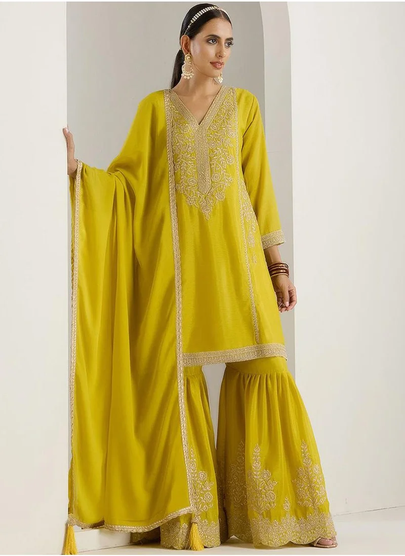 آي شين Women Mustard Polyester Chinon 3 pcs Kurta Set