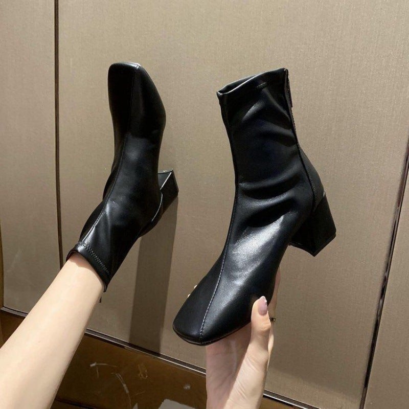 أحذية مارتن بكعب سميك وأصابع مربعة باللون الأسود العتيق - Image 1