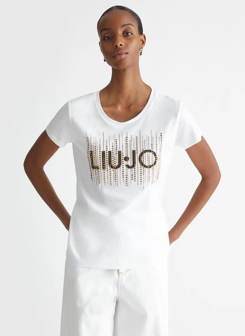 ليو جو تي شيرت مزين بشعار الماركة وأحجار