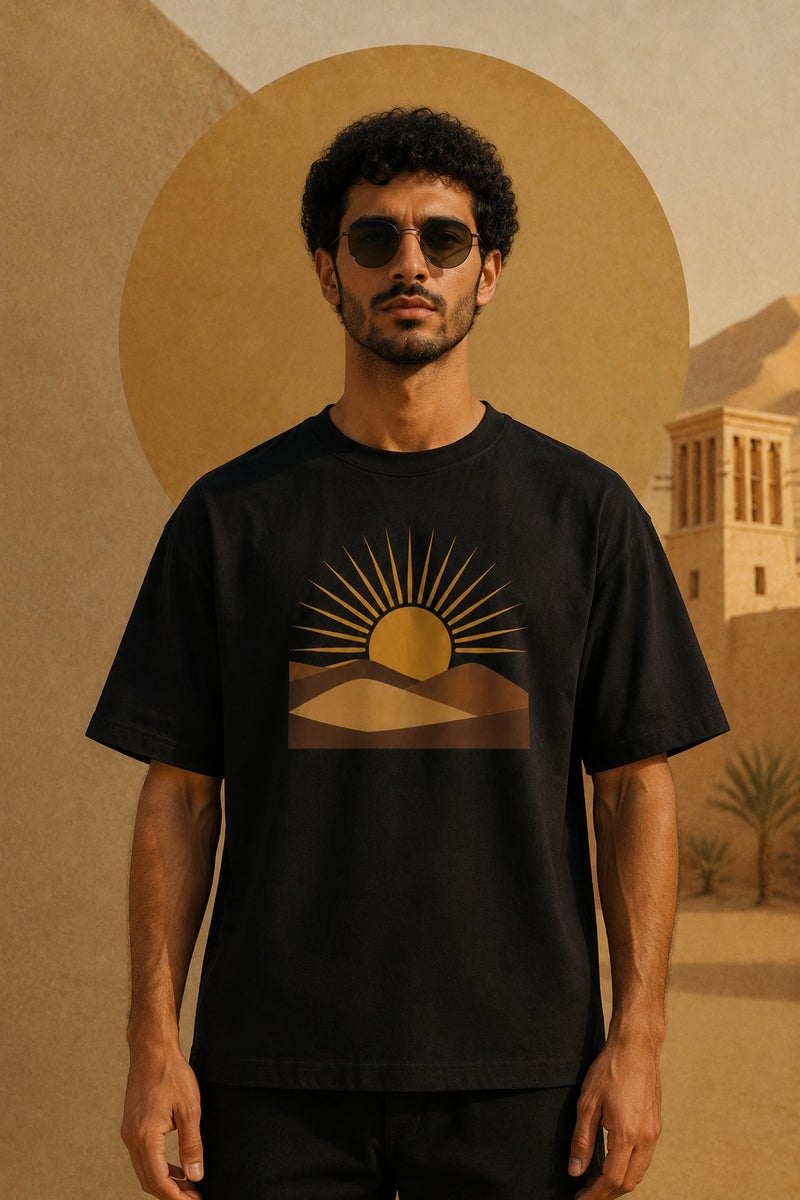 تي شيرت رجالي أسود بطبعة شروق الصحراء بقصة واسعة وتصميم عصري بأكمام قصيرة وياقة دائرية - Image 2