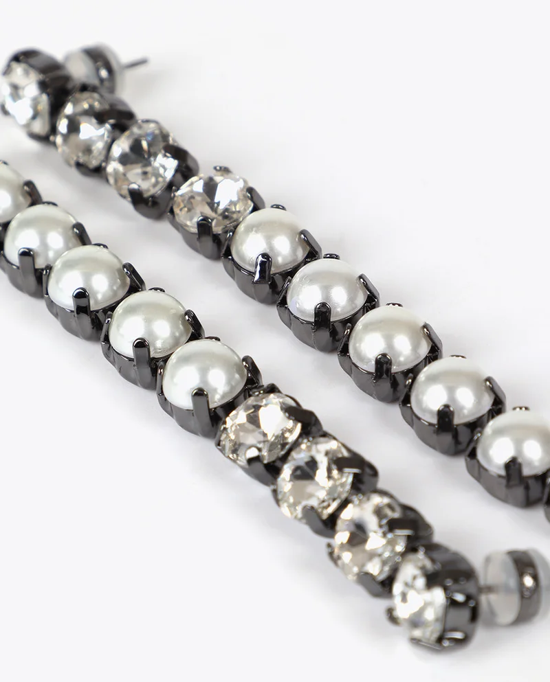 لولا كساديمونت أقراط متدلية من الكريستال واللؤلؤ