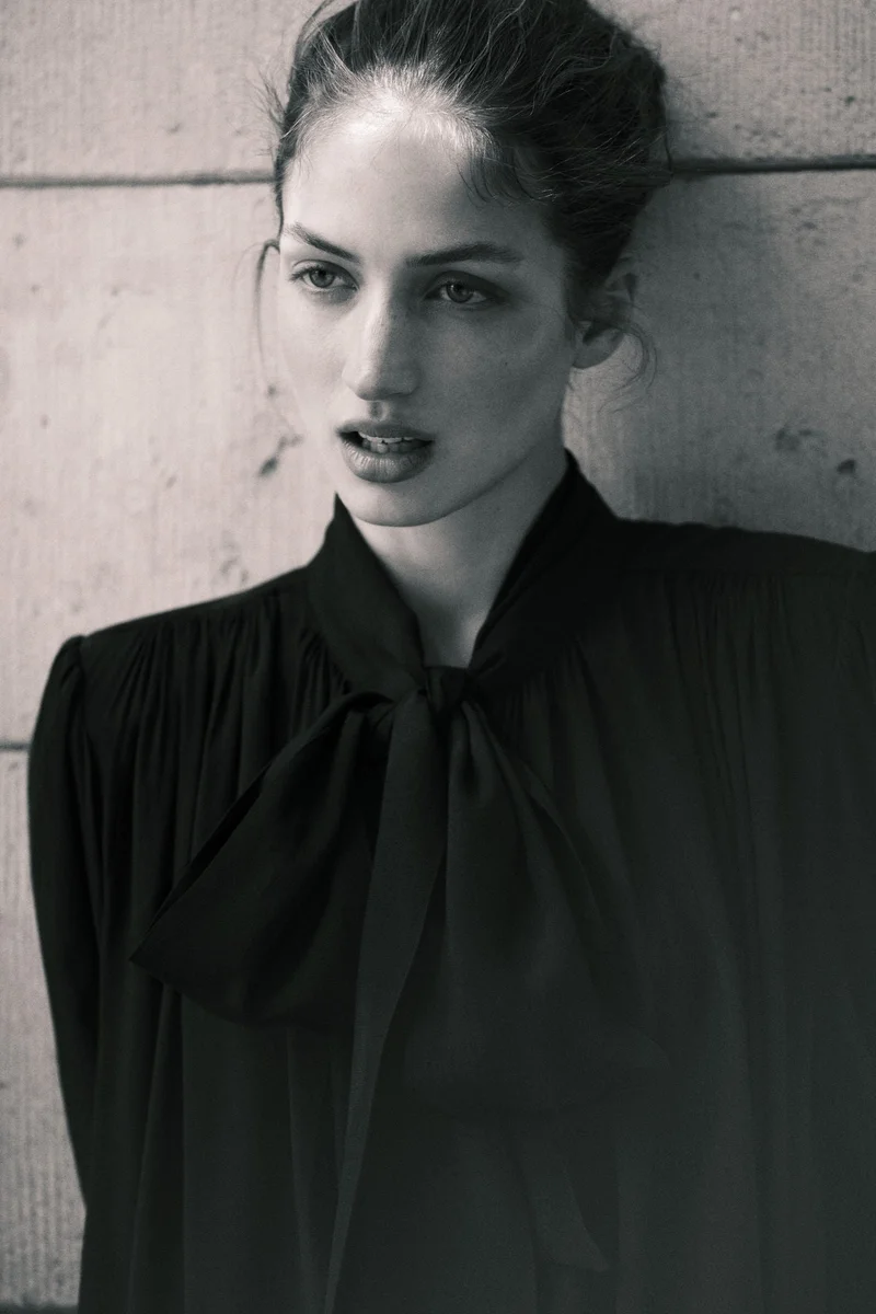 اتش اند ام فستان قميص بياقة فيونكة