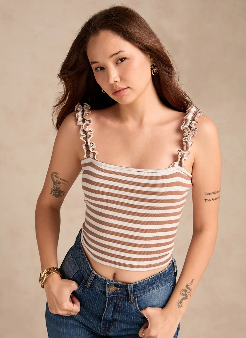 أوجيدر بلوزة بدون أكمام مخططة باللون البني بحمالات مكشكشة