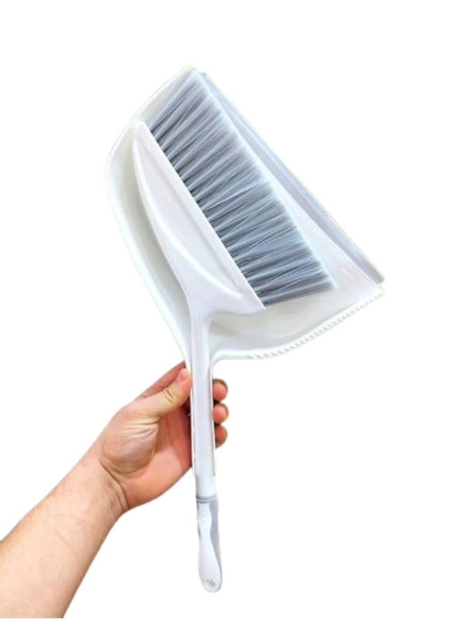 جاروف كبير مع فرشاة تنظيف بلاستيكية، تصميم عملي بمقبض مريح، بسعة كبيرة، رأس زاوي مائل وفرشاة واسعة لتسهيل جمع الغبار والأوساخ. - Image 1