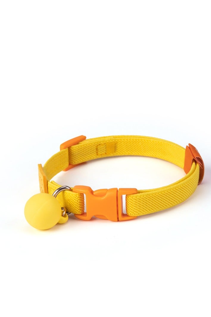 💛 طوق قطط أصفر قابل للتعديل | مشبك أمان قابل للفصل وجرس قابل للفصل | زينة كرة ماكرون | للقطط الذكور والإناث - Image 1