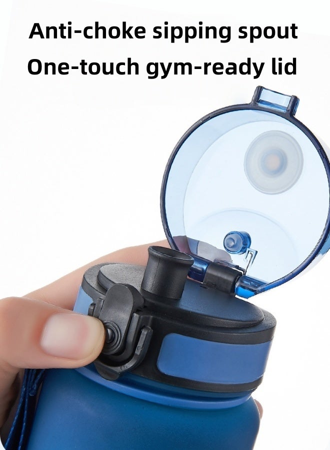 سبيريت زجاجة ماء رياضية بمؤشر للوقت خالية من مادة BPA ومضادة للتسرب، قابلة للحمل وإعادة الاستخدام، إبريق شرب للياقة البدنية والرياضة بسعة 1 لتر للرجال والنساء والأطفال والطلاب للتخييم والمكتب والمدرسة وصالة الألعاب الرياضية والتمارين الرياضية 1000 مل - Image 4