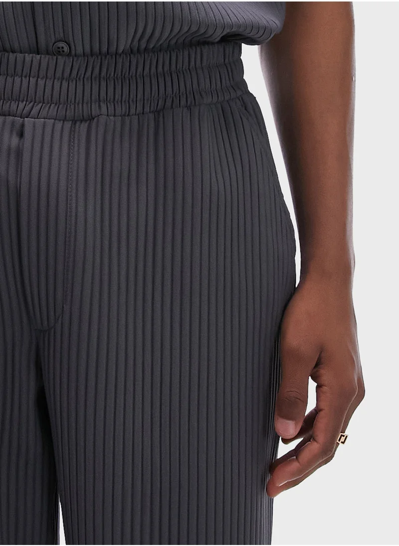 توب مان Wide Leg Plisse Carpenter Pants
