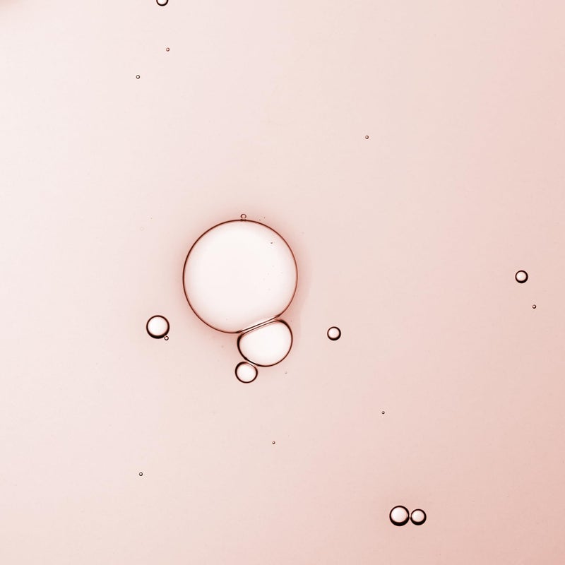 Kora Organics قطرات كورا أورغانيكس الكركم المتلألئة، سيروم وجه معتمد عضوي مع بديل النياسيناميد، يحسن الملمس ومظهر المسام، نباتي، 0.34 أونصة سائلة - Image 2