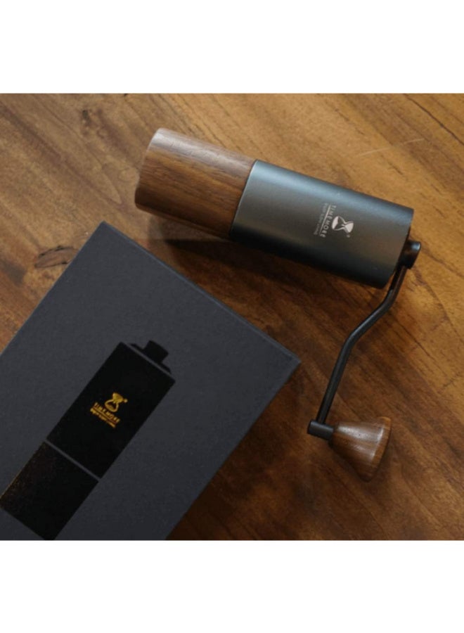 تايم مور مطحنة قهوة يدوية من TIMEMORE Chestnut G1 Plus بسعة 25 جرامًا مع مطحنة E&B مطلية بالتيتانيوم وإعدادات داخلية قابلة للتعديل، وتوحيد طحن مثير للإعجاب (أسود) - Image 2