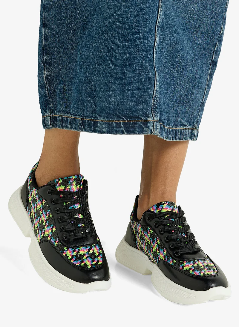 جينجر سنيكرز تشاكي بنقوش منسوجة