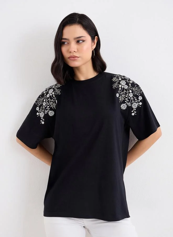 Styli Styli Floral Embroidered Detail Oversized T-Shirt