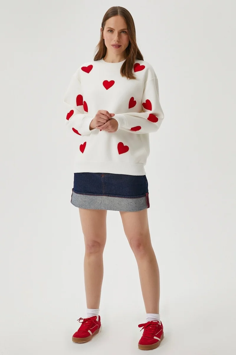 ريتنيس Women's Love Heart Embroidered Ecru Red Sweatshirt