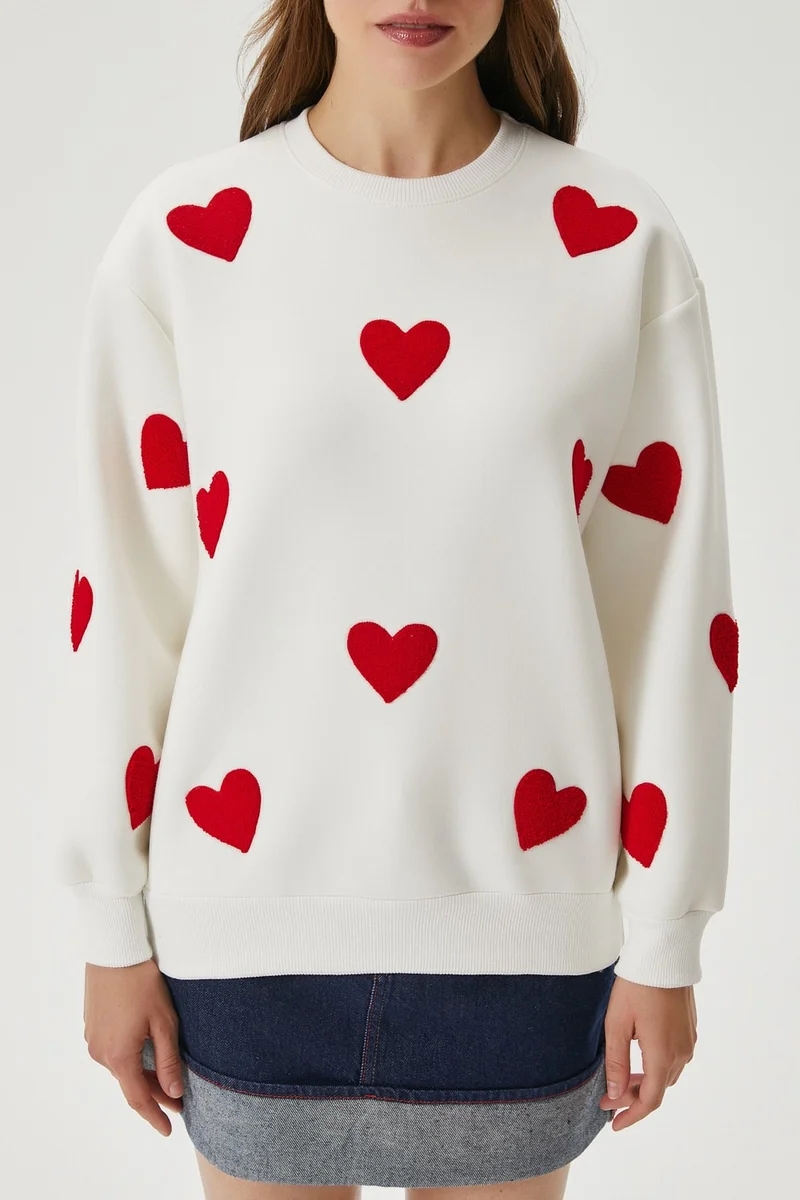 ريتنيس Women's Love Heart Embroidered Ecru Red Sweatshirt