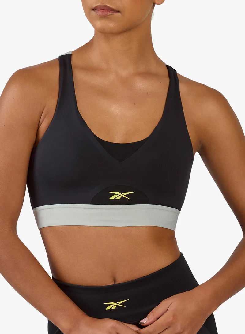 ريبوك حمالة صدر رياضية متوسطة الدعم من