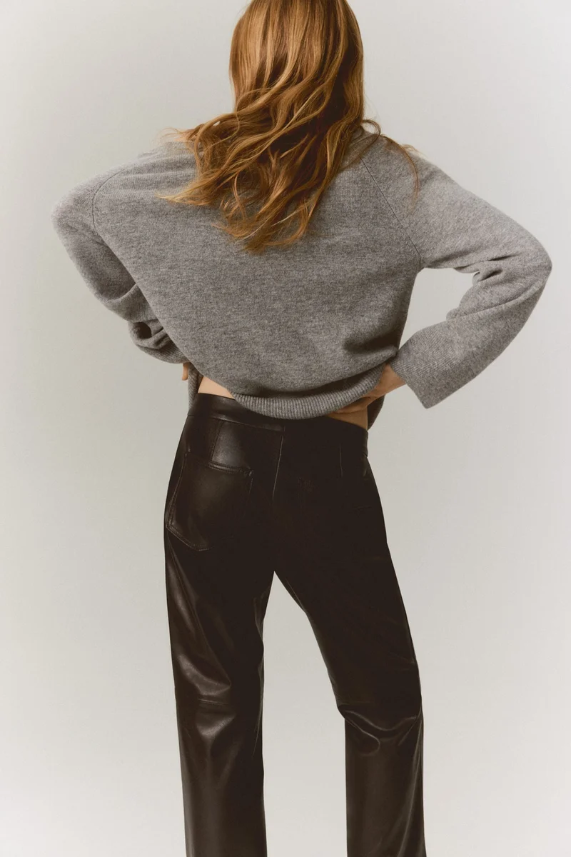 اتش اند ام بنطلون بووت كت من نسيج مطلي