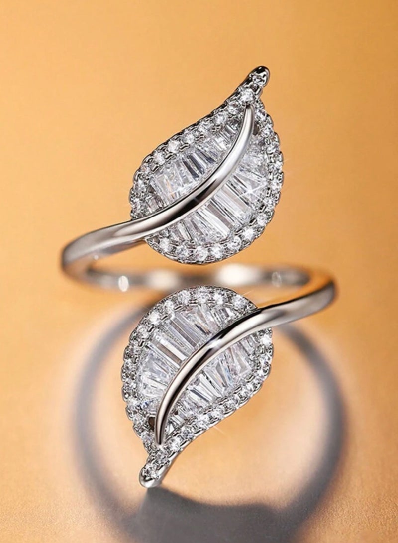 إيكوال خاتم نسائي فاخر وأنيق باللون الفضي مرصع بالزركون بمقاس بموحد - Image 2