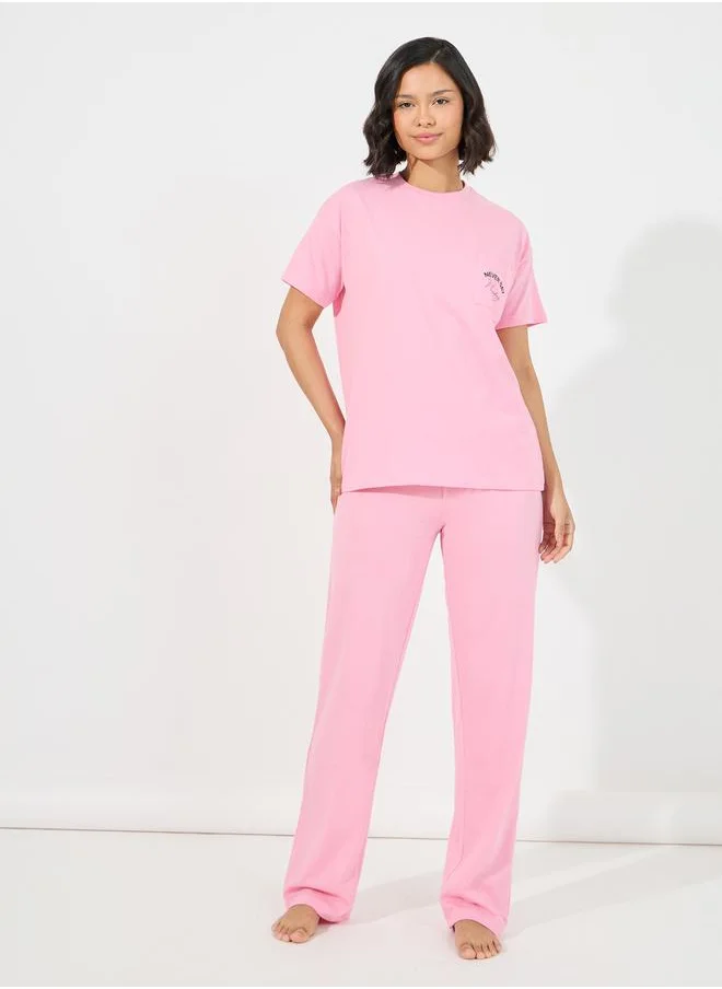 Styli Slogan Pocket Print T-Shirt & Ruffled Waistband Pyjama Set