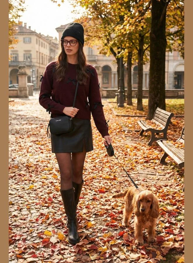 ليلا كنزة نسائية ليلا بريميوم بقصة عادية وياقة دائرية مزينة بفيونكة