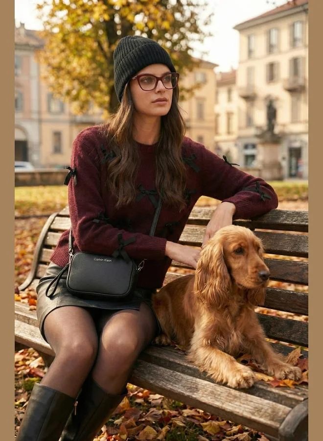 ليلا كنزة نسائية ليلا بريميوم بقصة عادية وياقة دائرية مزينة بفيونكة