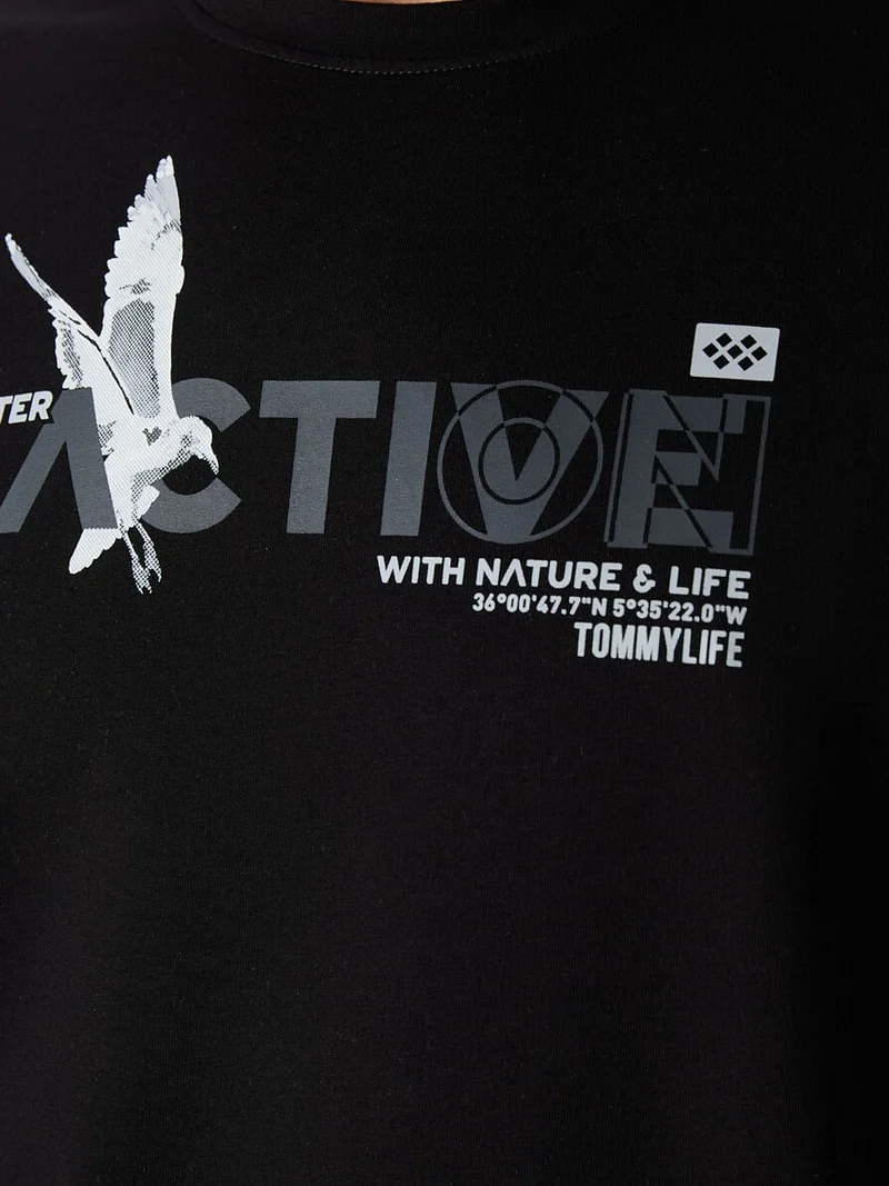 تومي لايف TOMMY Oversized Printed Crew Neck T-Shirt