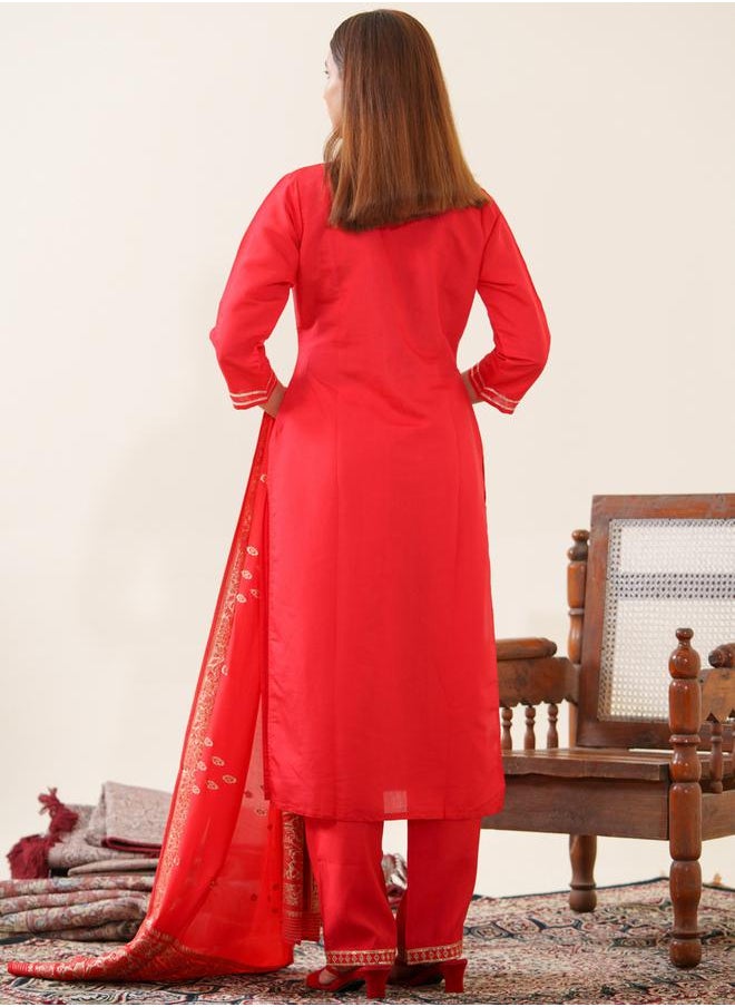 DW Embellished Straight Kurta with Trouser and Dupatta Set by Styli  - Image 2
