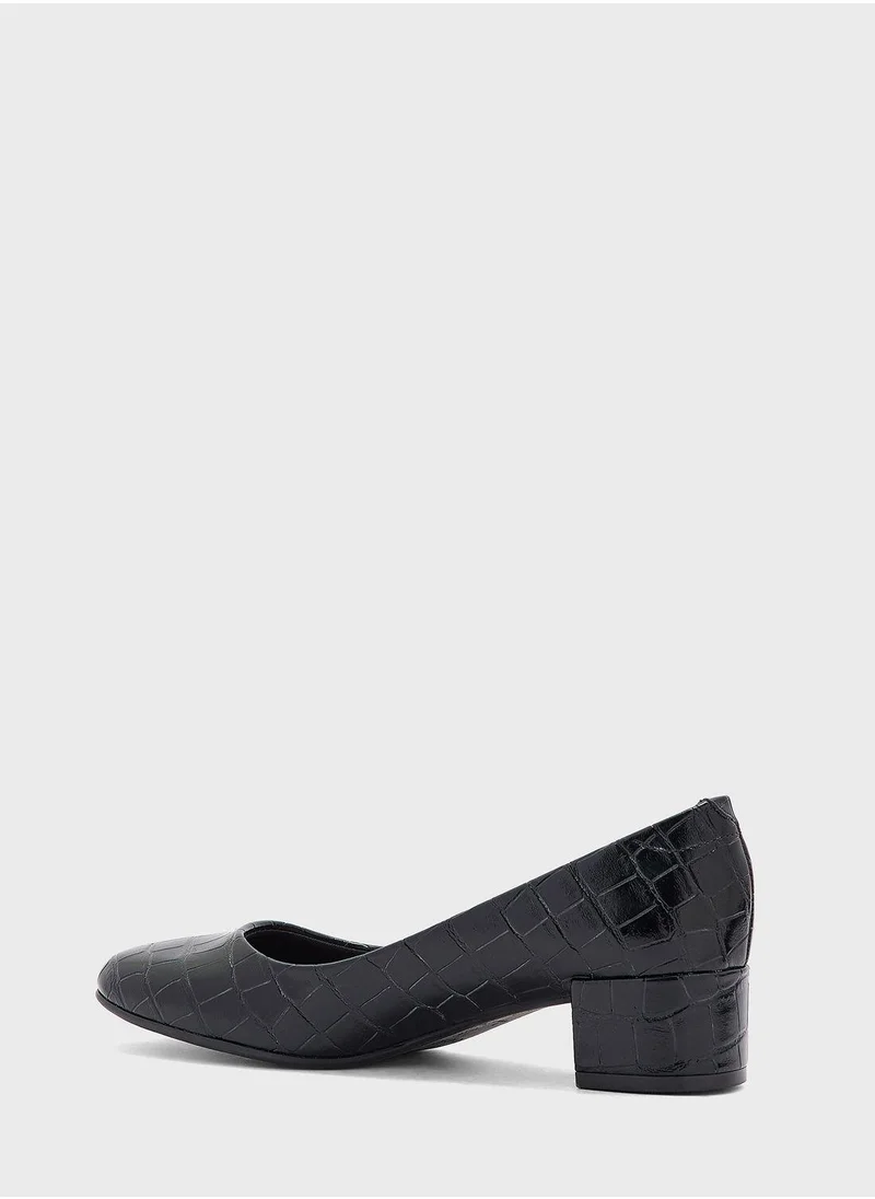 بيرا ريو Ankle Strap Low Heel Pumps