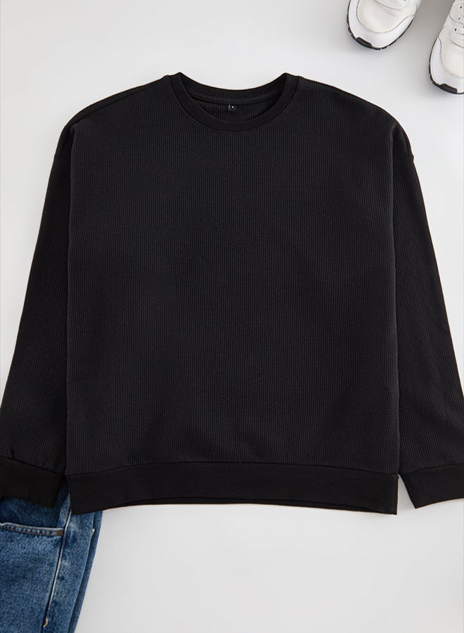 trendyol Black Oversize/Wide Cut Crew Neck Textured Basic Unmarked Sweatshirt - Image 4