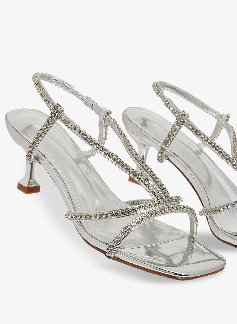 خزانة صنادل بكعب متوسط مزينة بحجر الراين الفضي - Image 4