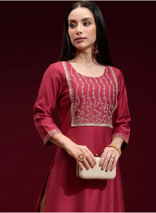فيشود Floral Embroidered Yoke Design Sequinned Straight Kurta by Styli