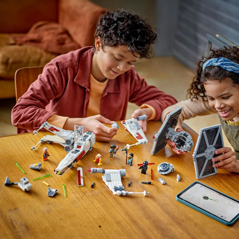 LEGO Star Wars TIE Fighter & X-Wing Mash-up Set 75393 Building Toy Set (1063 Pieces) - Image 4